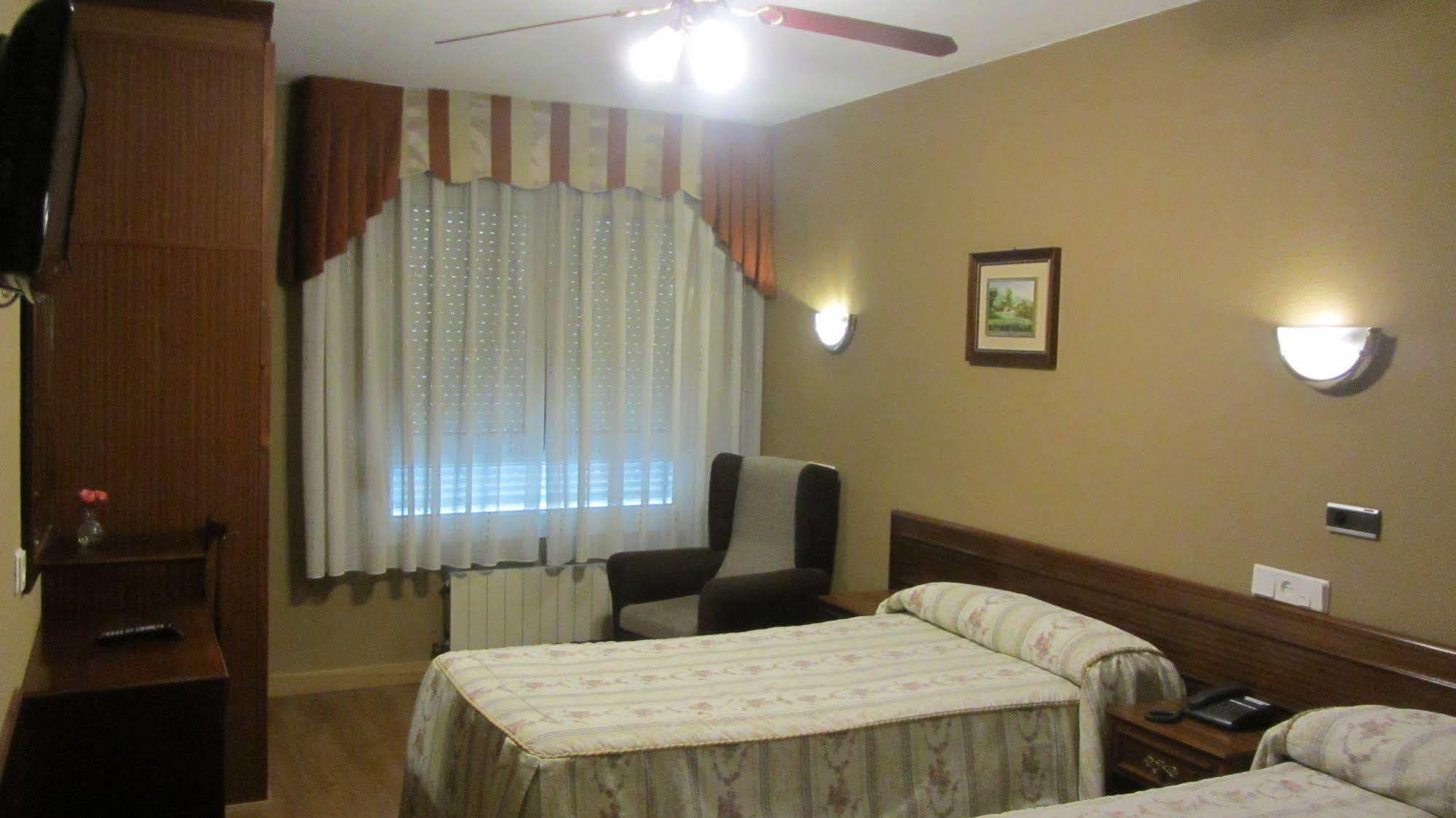 Hotel Bahia Хихон Екстериор снимка