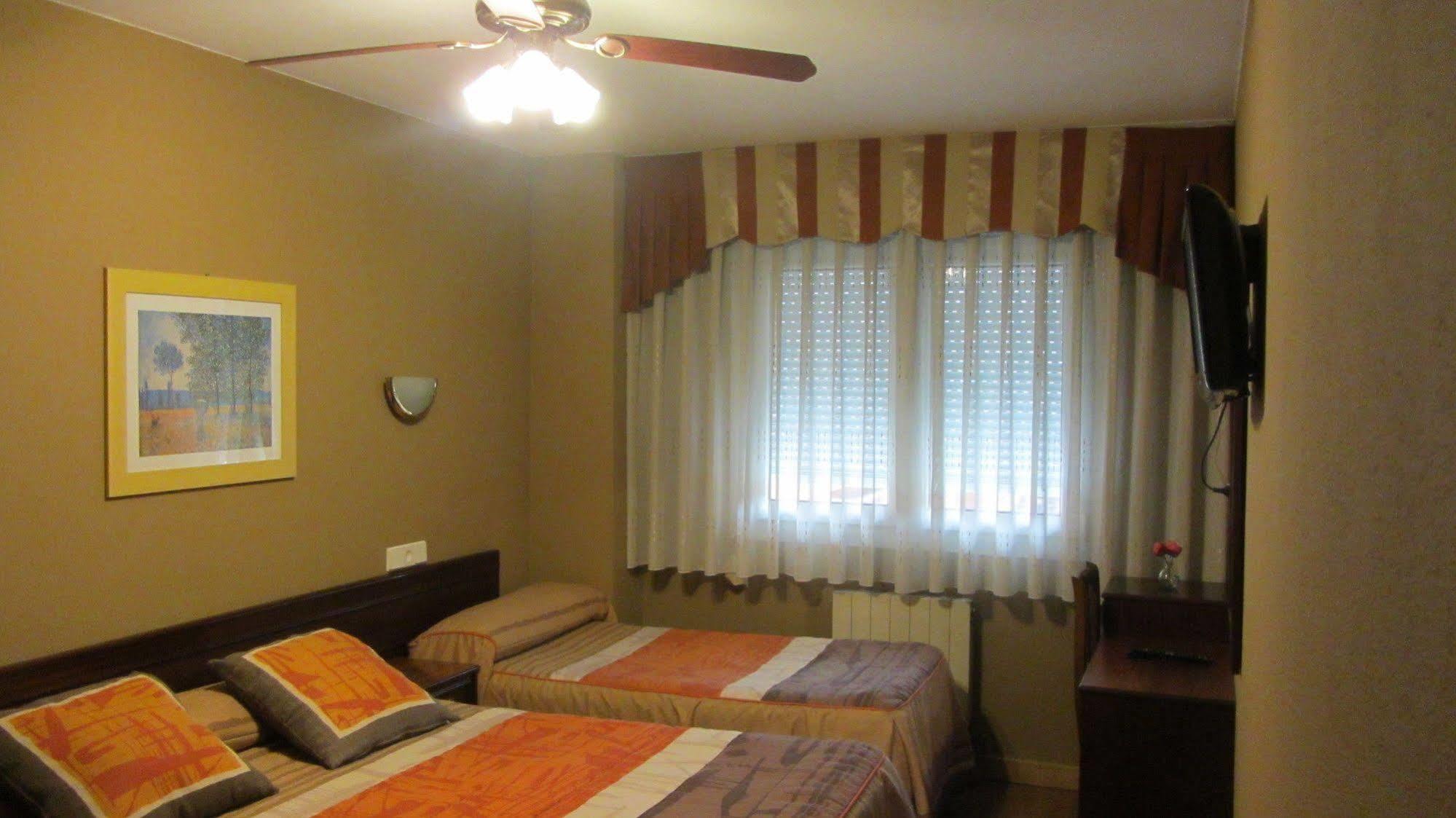 Hotel Bahia Хихон Екстериор снимка