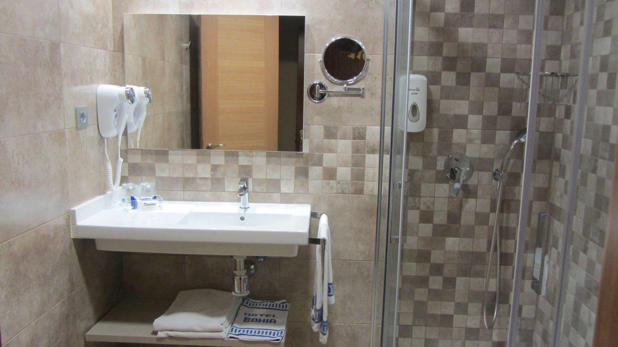 Hotel Bahia Хихон Екстериор снимка