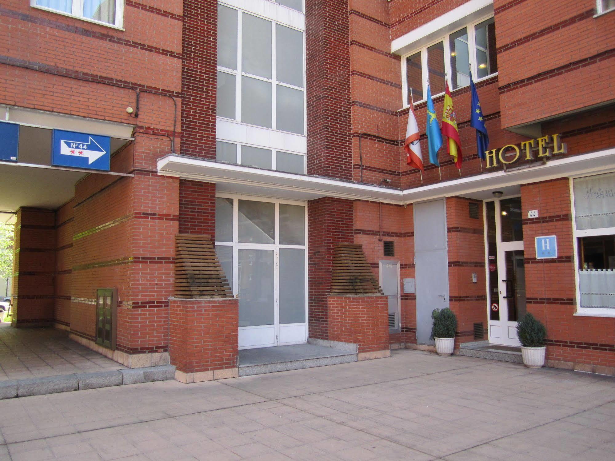 Hotel Bahia Хихон Екстериор снимка