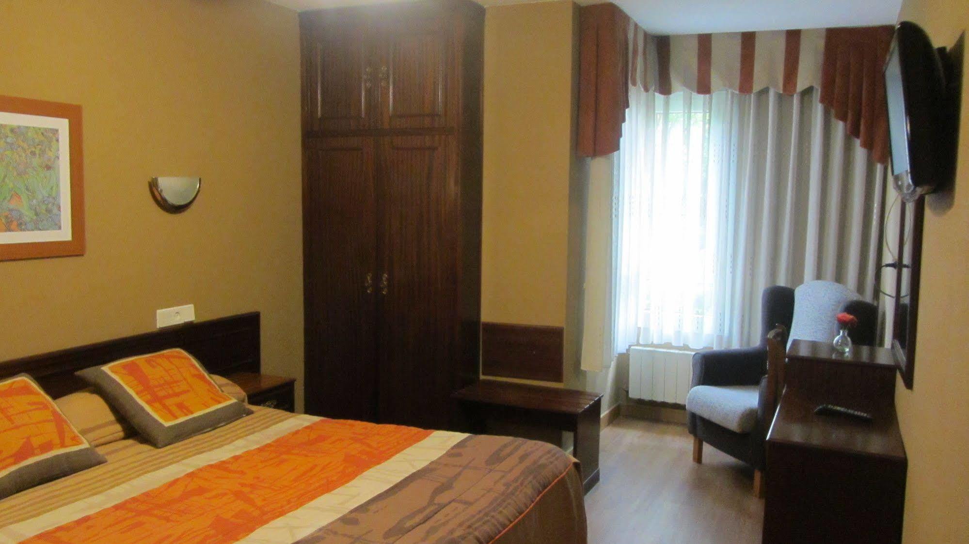 Hotel Bahia Хихон Екстериор снимка