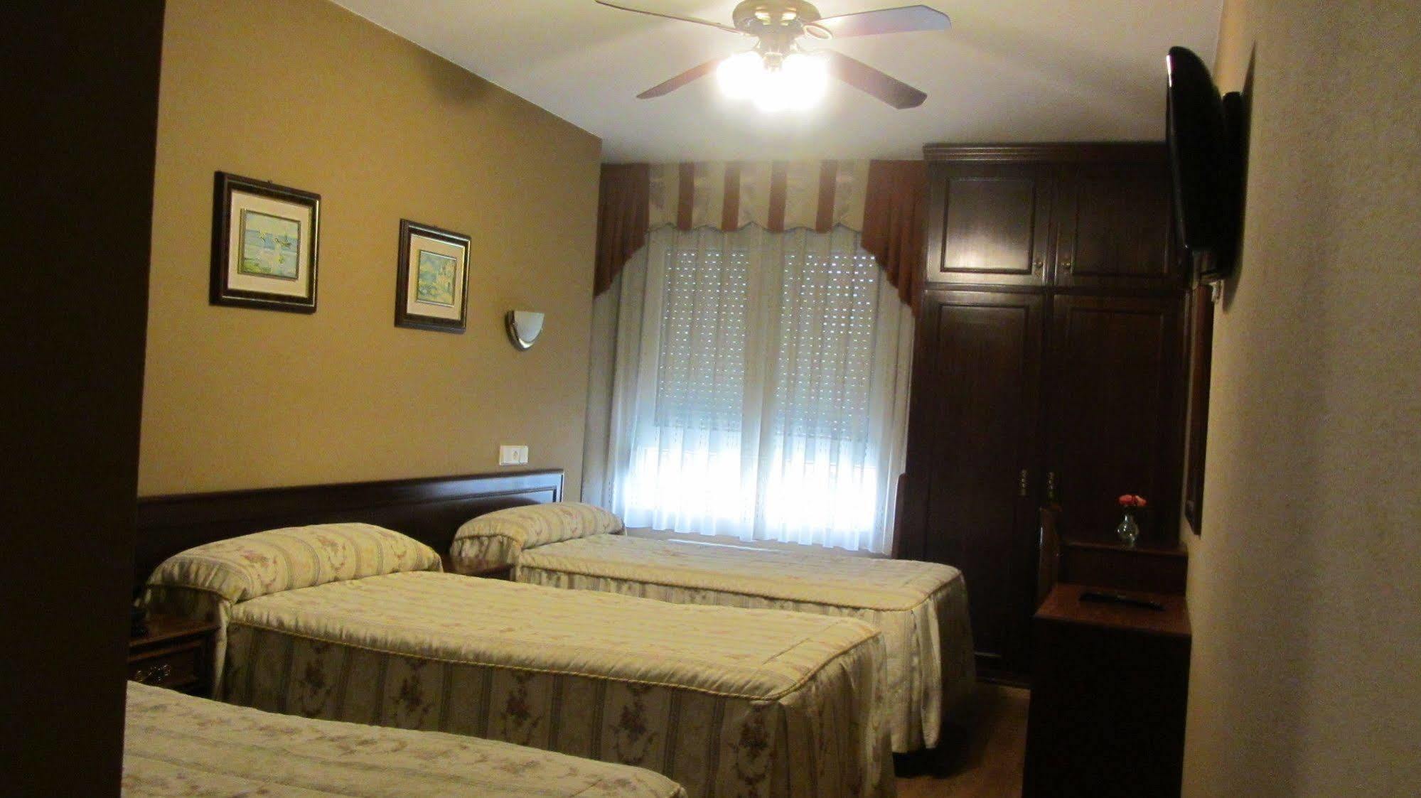 Hotel Bahia Хихон Екстериор снимка