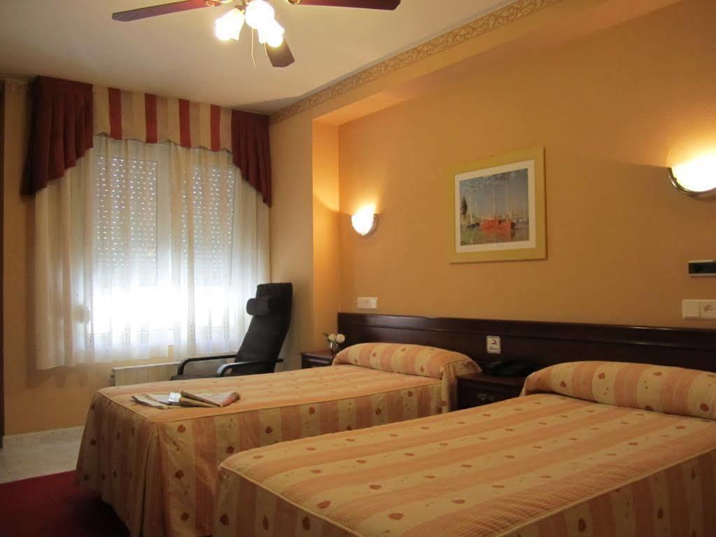 Hotel Bahia Хихон Екстериор снимка