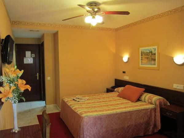 Hotel Bahia Хихон Екстериор снимка